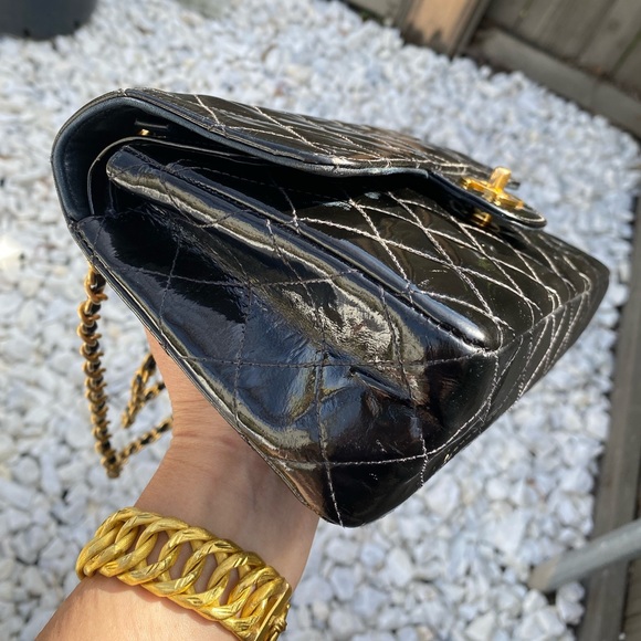 ⭐️BEAUTIFUL⭐️ CHANEL CLASSIC FLAP BAG MEDIUM 9 INCHES🔥 100% Authentic patent - Picture 10 of 17
